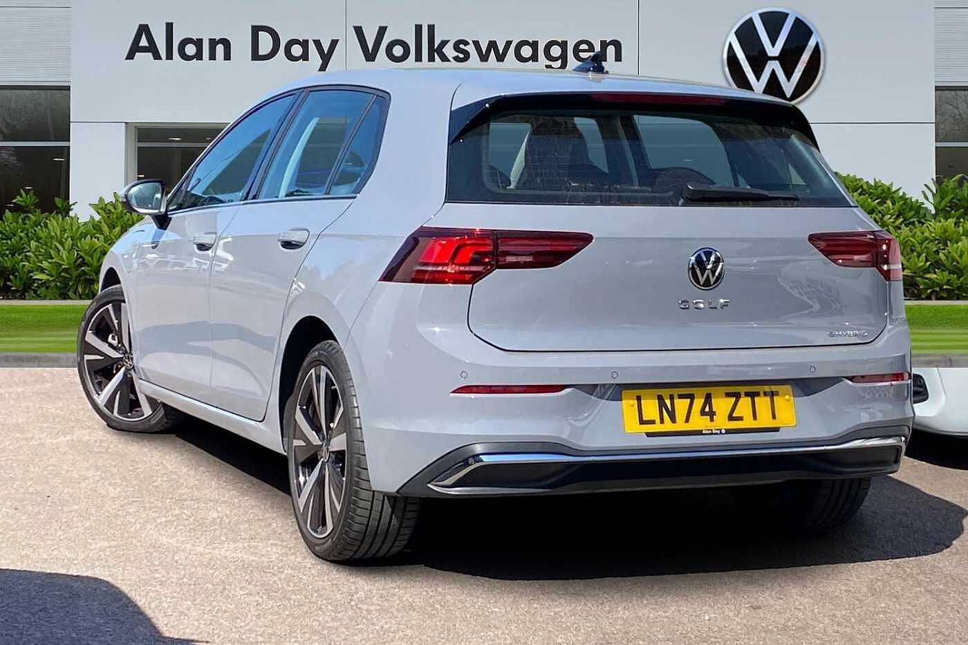 Volkswagen Golf Hatchback 1.5 TSI 204 Style eHybrid 5dr DSG