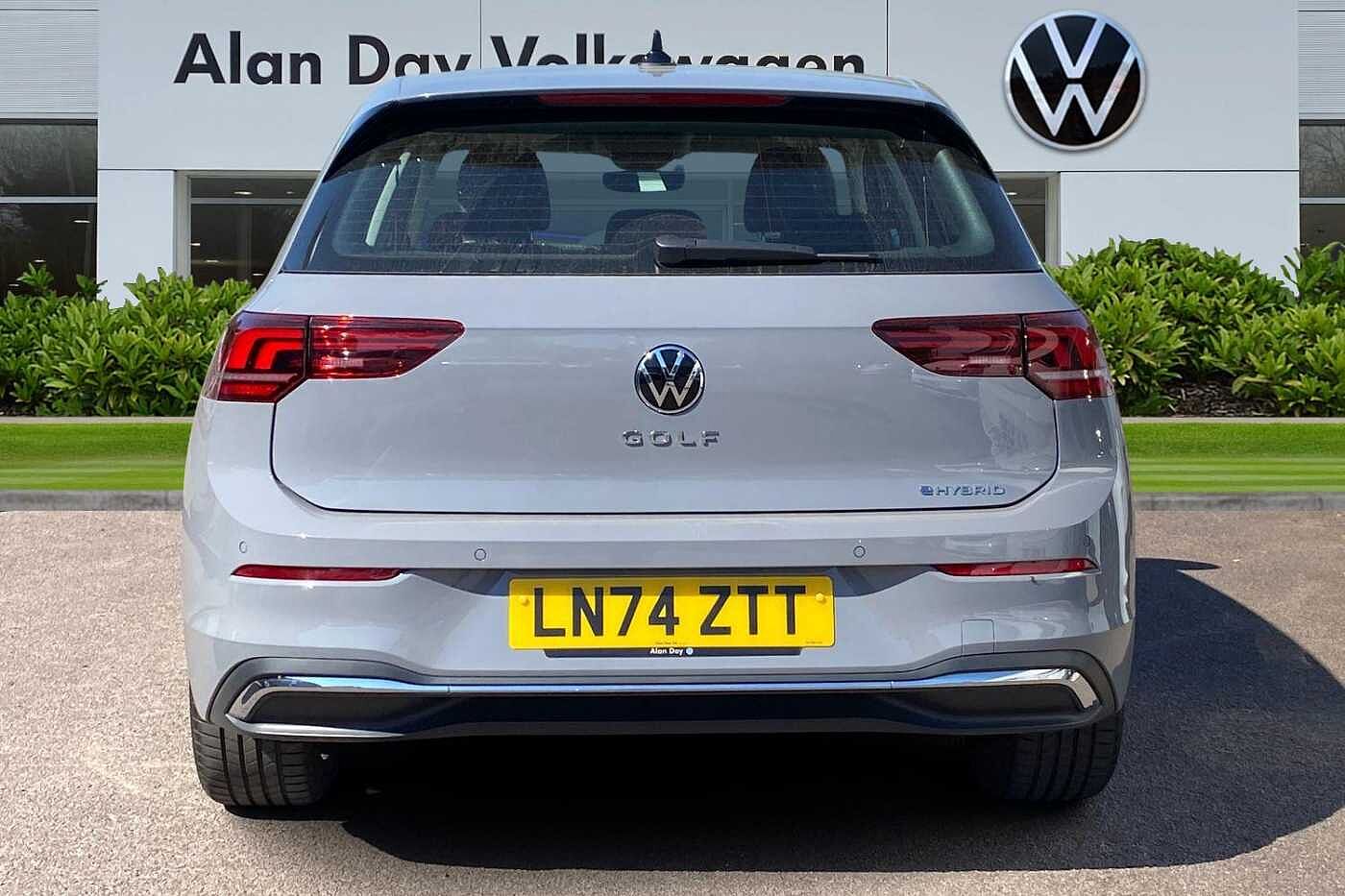 Volkswagen Golf Hatchback 1.5 TSI 204 Style eHybrid 5dr DSG